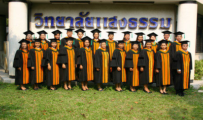 บัณฑิตครูคำสอนรุ่นแรก ปี 2547 สาขาวิชาคริสตศาสนศึกษา จำนวน 25 คน