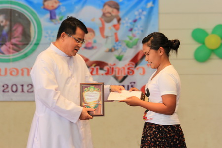 รางวัลรองชนะเลิศอันดับ  1 ได้แก่ โรงเรียน  ดรุณาราชบุรี
